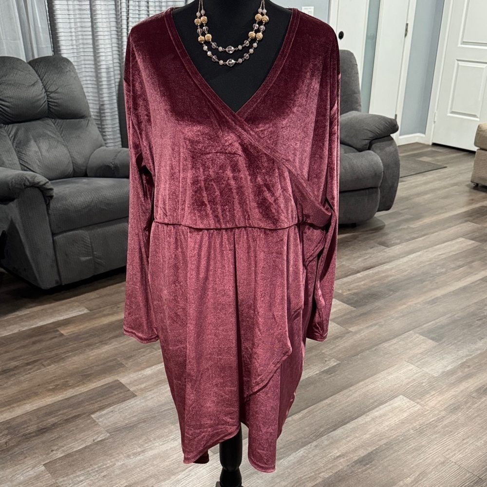 Serra Long Sleeve Velvet Dress in Rich burgundy